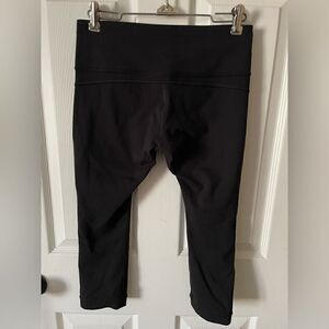 Lululemon Black Cropped Leggings Size 6  Mesh / Velour Side Strip